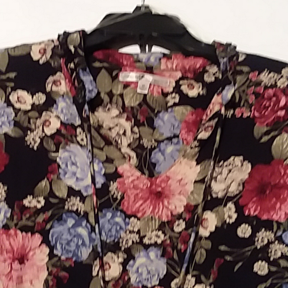 Seven7 Blouse - Picture 2 of 6